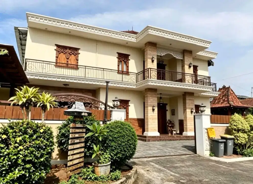 Rumah kos & hotel dijual cepat strategis mewah full furniture jati