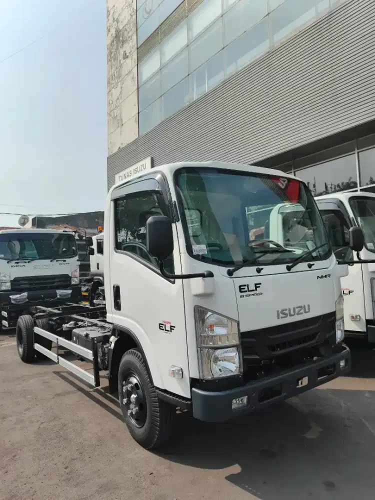 New Isuzu ELF NMR
