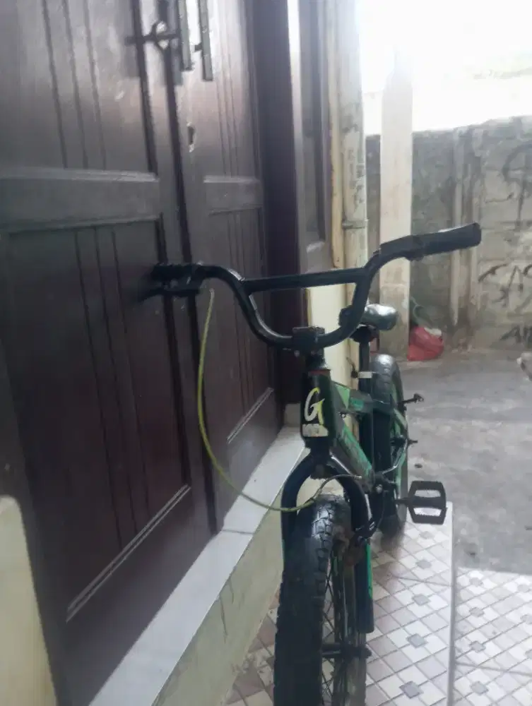 Di jual sepeda BMX merek GENIO