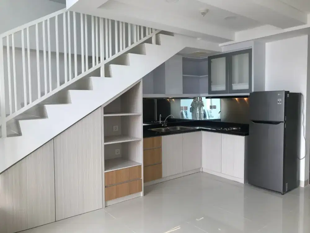 Disewa Soho Neo Soho Dengan Luas 96M² dan 2 Lantai, Semi Furnished, Fasilitas Lengkap Dekat dengan Mall Central Park