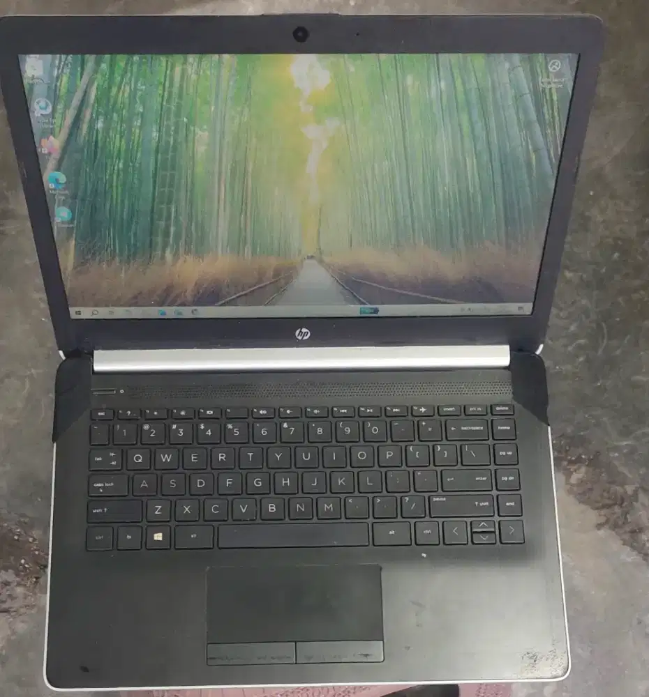 Laptop HP AMD E2-9000 ram 4GB SSD 128GB VGA R3 luaar 14incyma 1.350.00