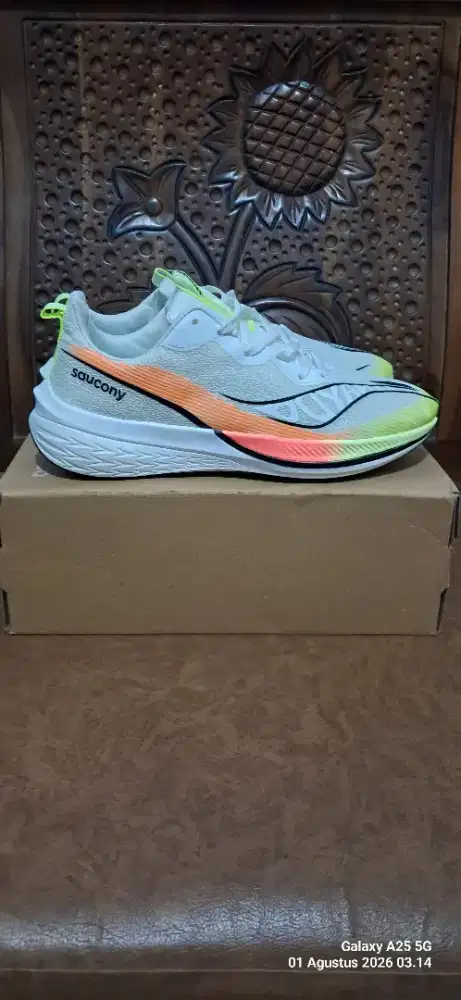 Running Shoes dari Sauconi
