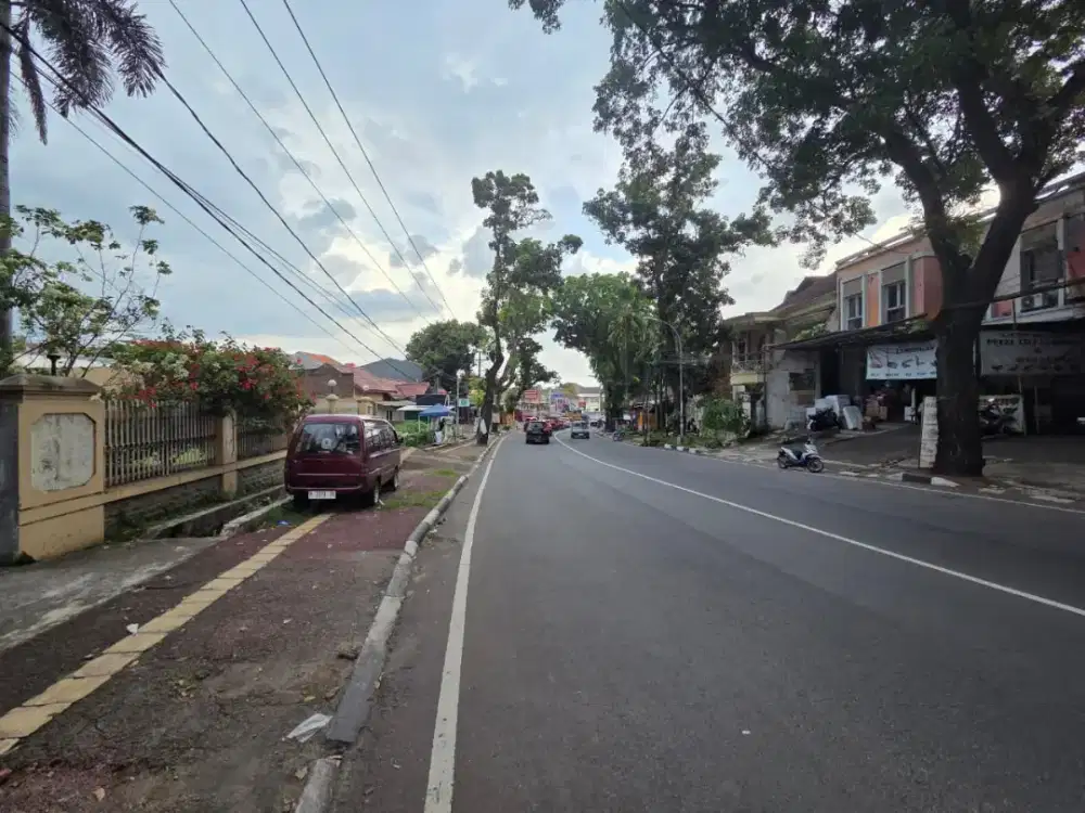 Rumah dijual cepat strategis abdulrahmansaleh semarang barat strategis