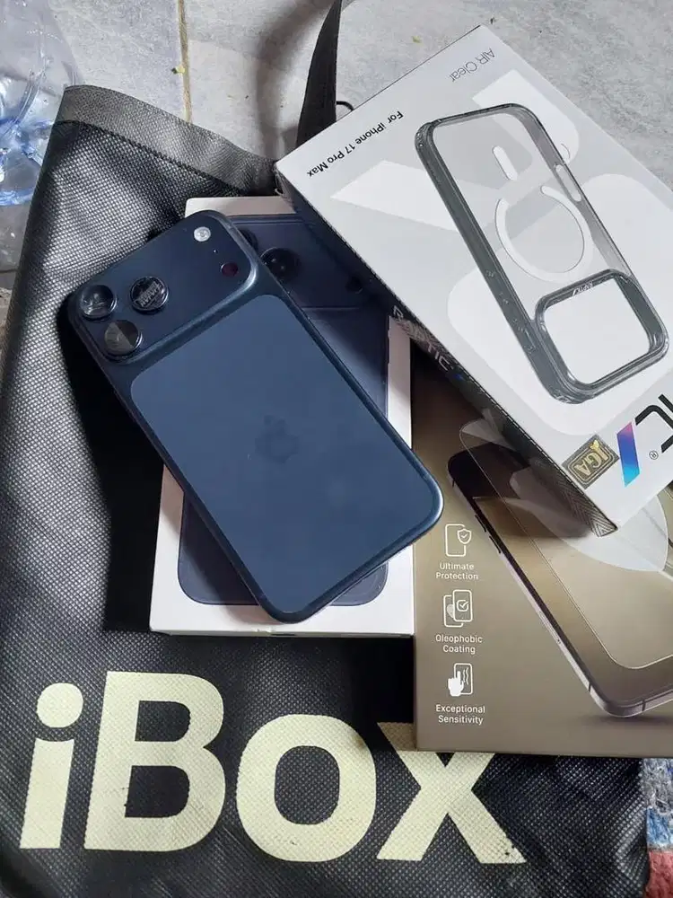 IPHONE 17 promax like new