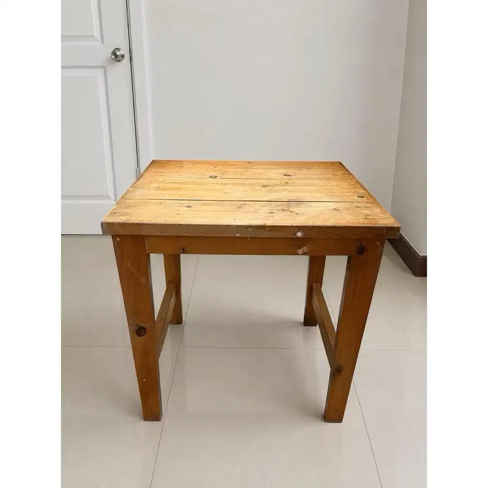Meja kayu serbaguna