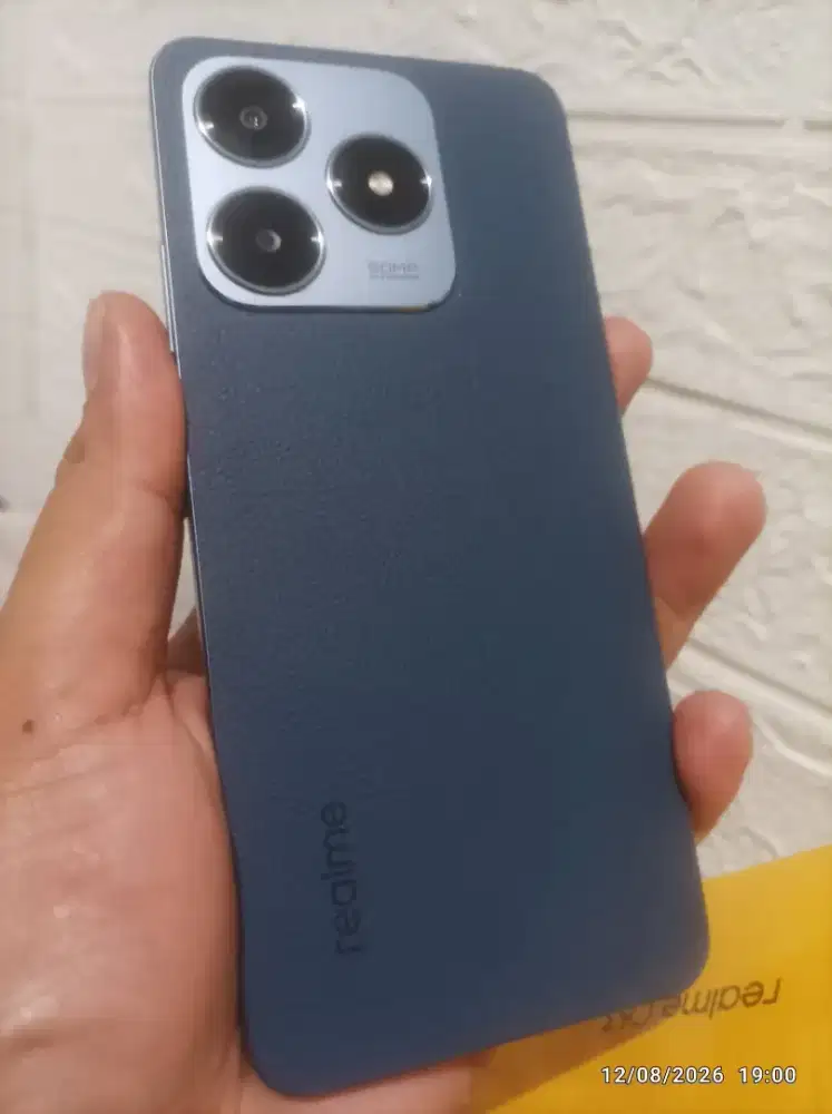 Realme c63 6/126 nfc