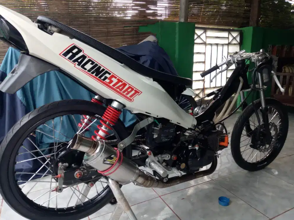 *Jual motor beli satu gratis satu*