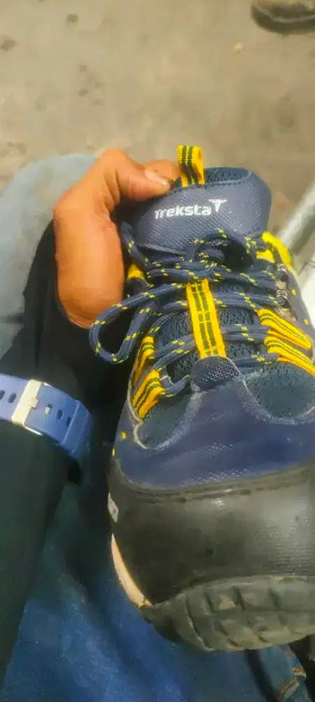 Sepatu safety treksta 27.5 Cm