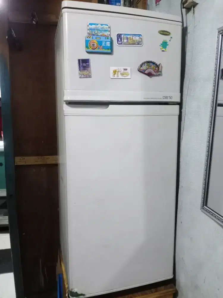 Kulkas 2 pintu goldstar