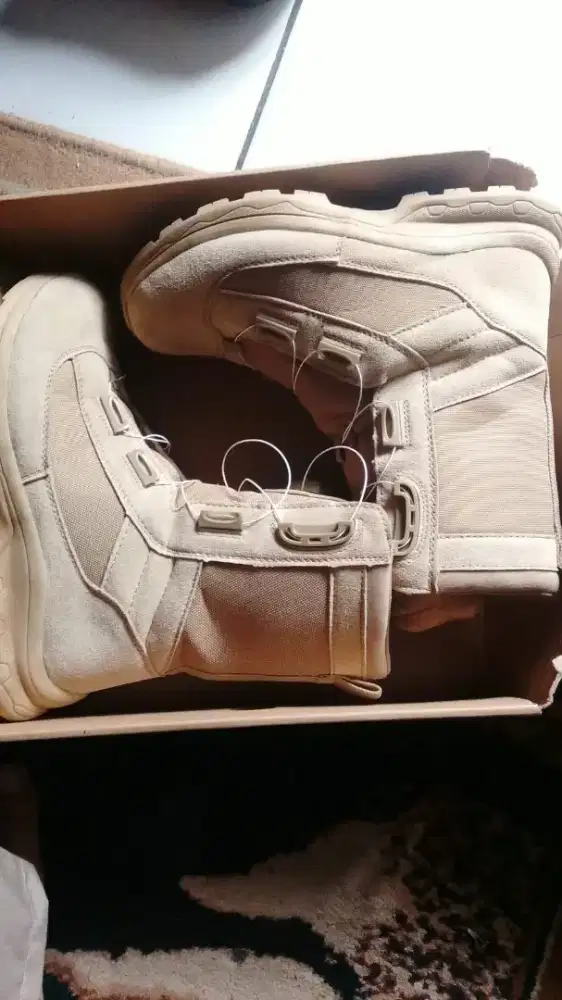 Sepatu gunung/outdoor mulus