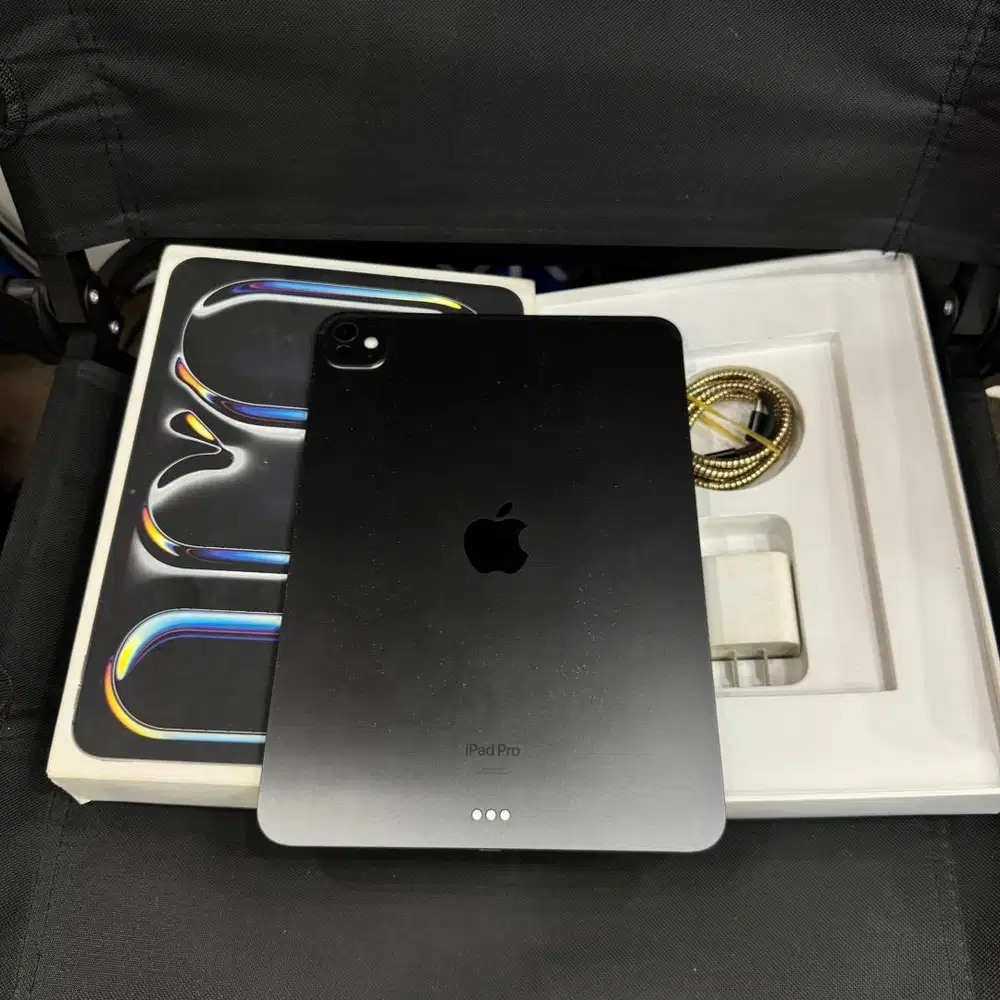 ipad pro M4 256gb wifi fullset original bergaransi toko 7 hari
