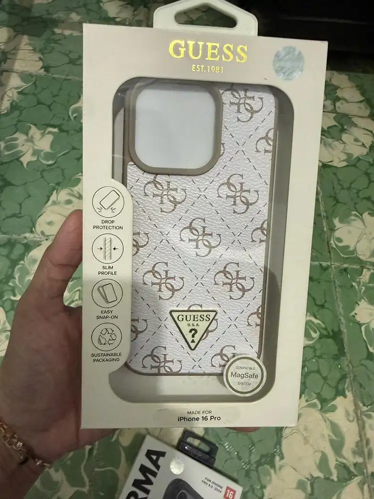 Case guess Iphone 16 pro