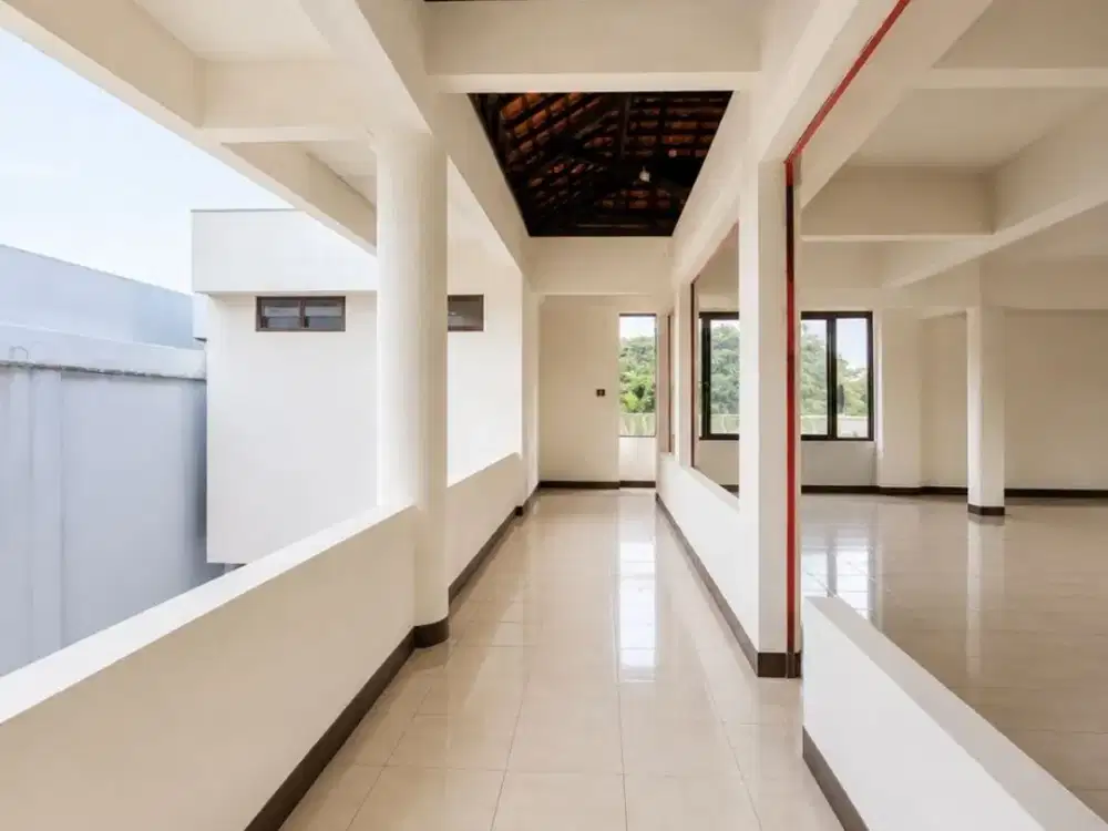 Gedung/Tanah di Perak Indrapura / Dekat Tugu Pahlawan , Hitung Tanah Perlu Renovasi , Hadap Barat Row Jalan 3 Mobil
