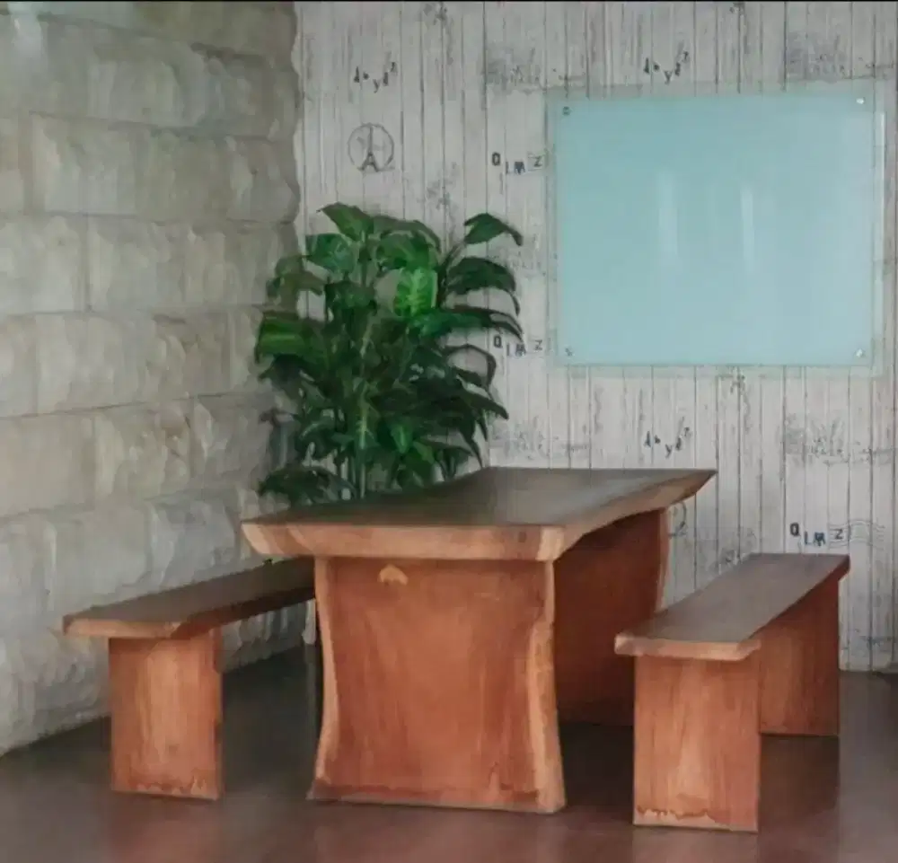 Meja kayu solid