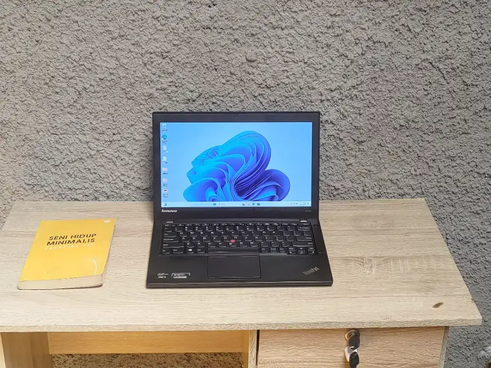 Lenovo ThinkPad X230S Core i5 RAM 4GB SSD 128GB Layar 12.5 Inch