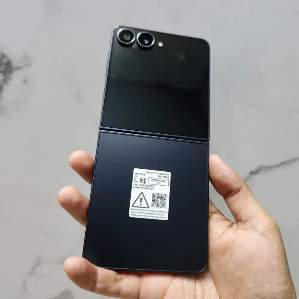 Samsung Galaxy Z Flip7 12/256 Jetblack, Sein