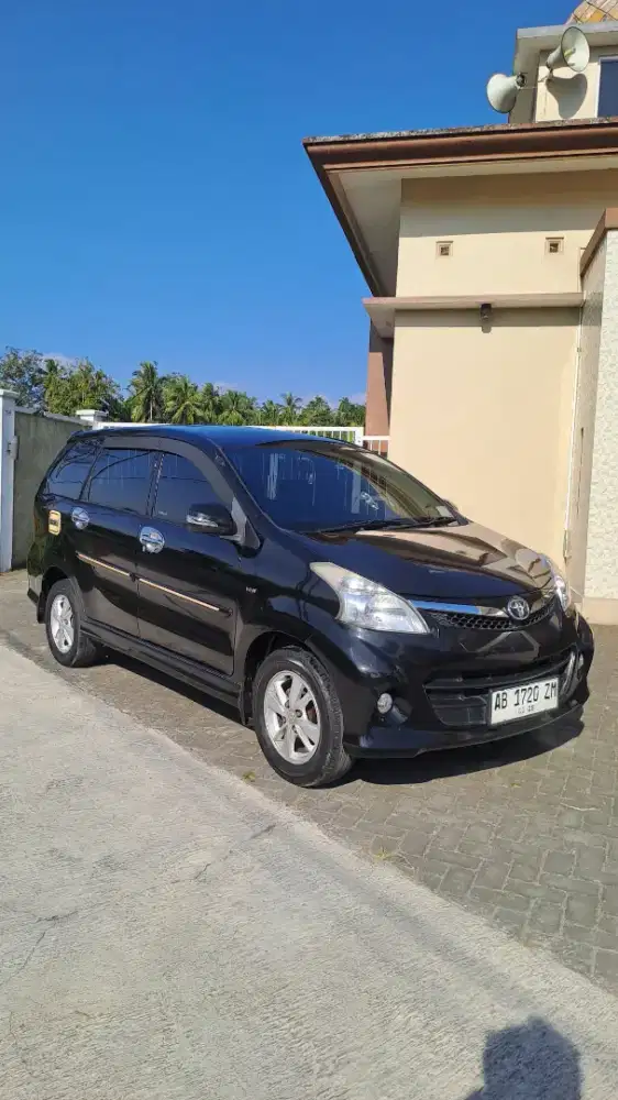 avanza veloz M/T tahun 2014 
plat AB
