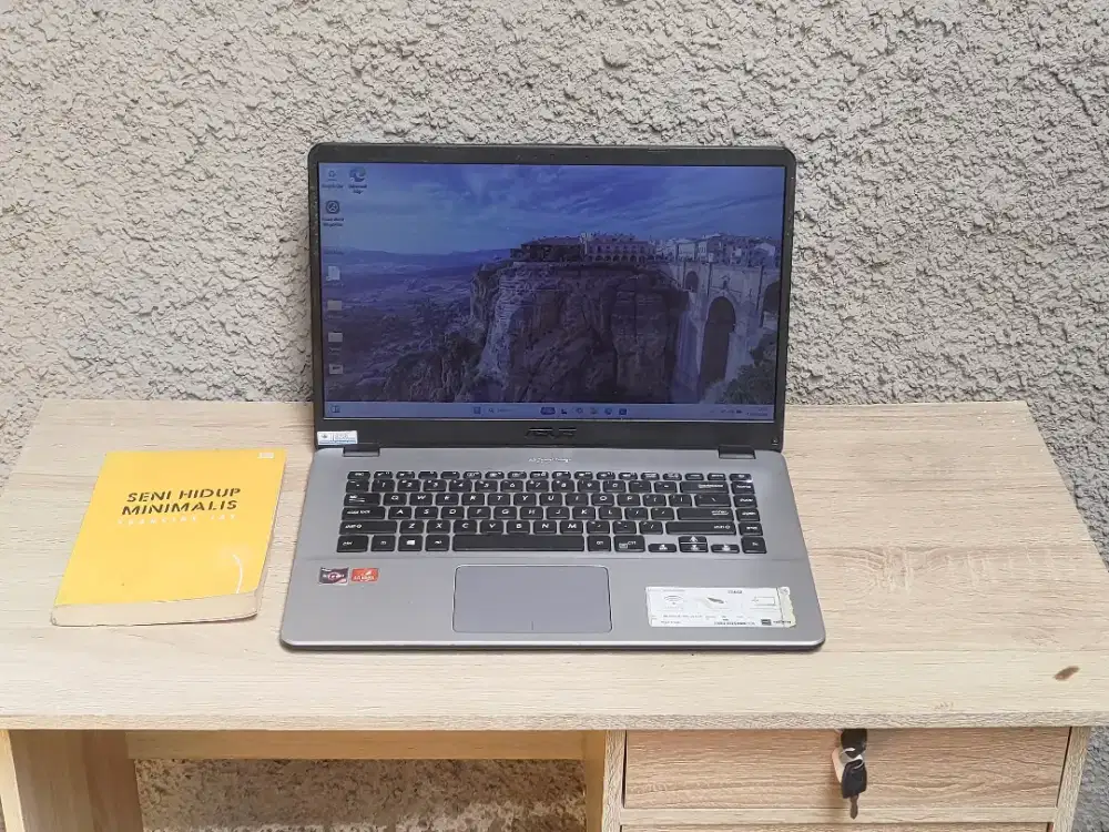 ASUS X505Z Ryzen 5 RAM 8GB SSD 256GB Vega 8 Layar 14 Inch