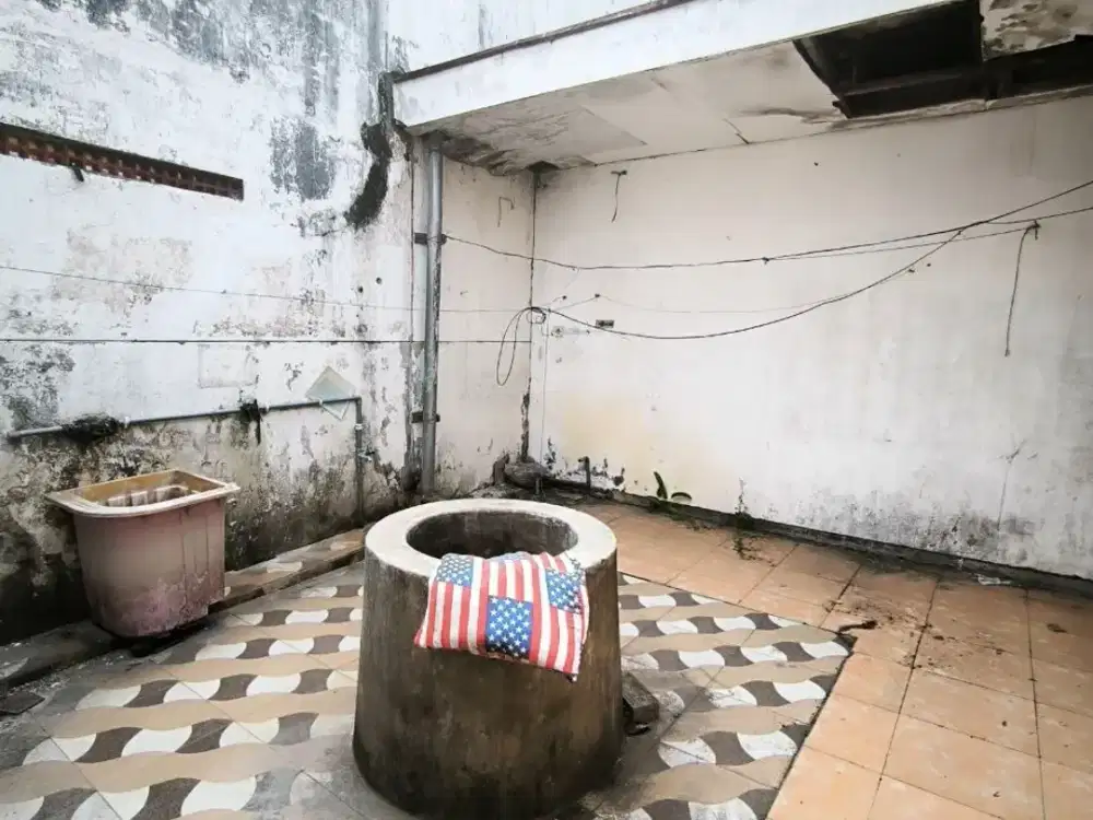 Rumah di Kedung Cowek Hadap Selatan Listrik 2200 Watt Sumur Air Bersih