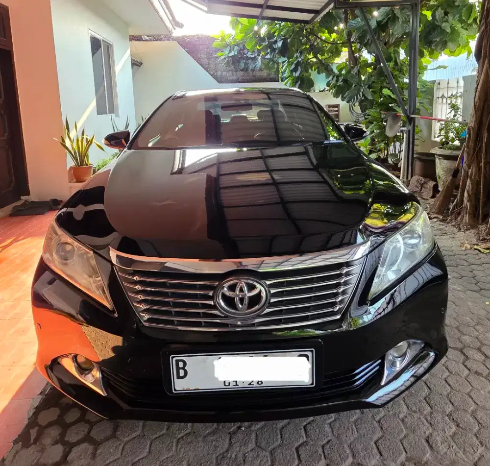 Toyota Camry 2012 V Automatic Hitam