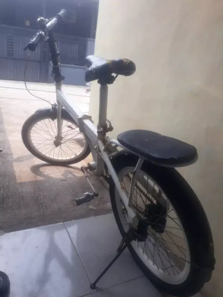 Sepeda lipat bekas siap pakai
