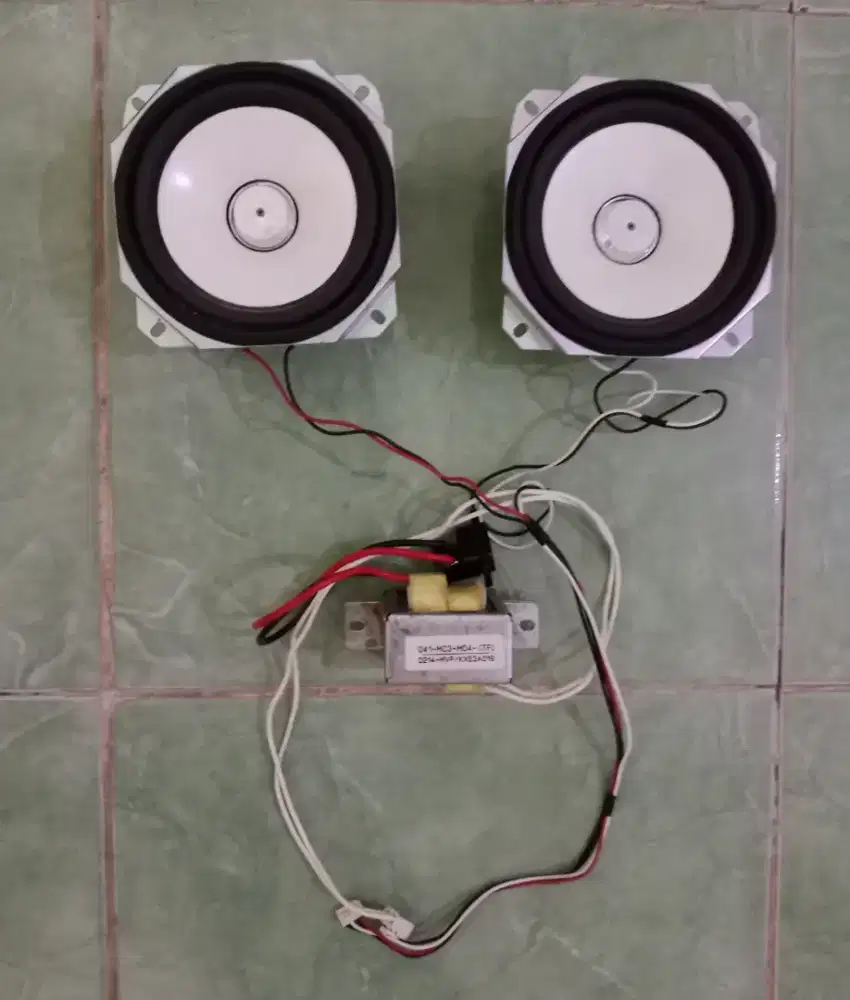 Speaker dan Adaptor Radio Tape Polytron