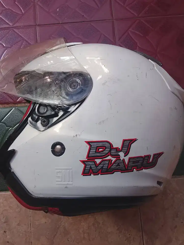 Helm KYT dj maru putih hanya kotor
