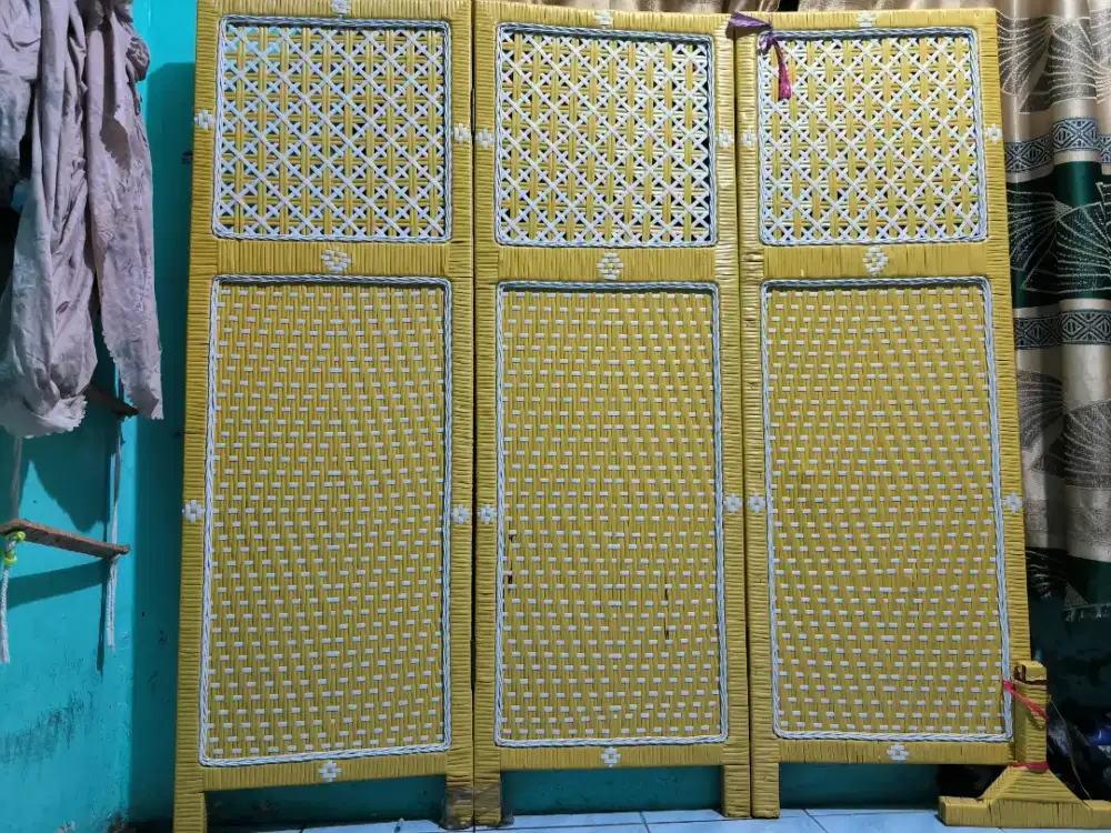 Pembatas solat rajut rotan