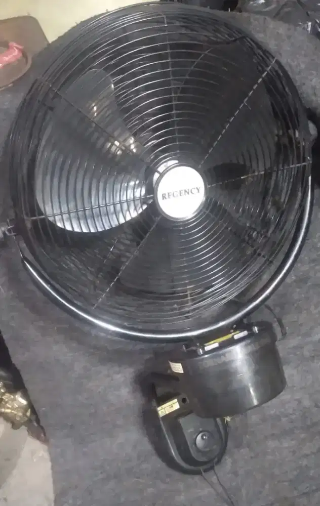Kipas Angin Dinding Regency 16 Hitam