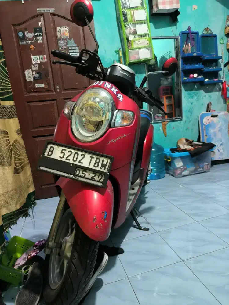Di jual honda scoopy merah