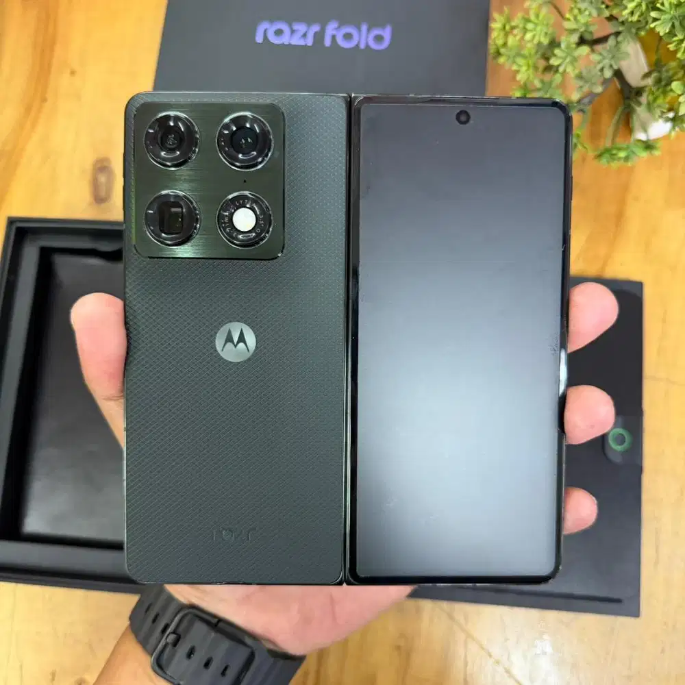 Like new Motorola Razr Fold 5G 12/256GB Pantone Blackened Blue resmi