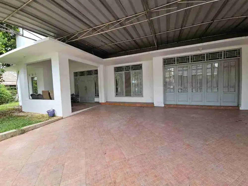 DISEWAKAN RUMAH DENGAN 5 KAMAR TIDUR SIAP HUNI DILOKASI STRATEGIS BSD DEKAT PASAR MODERN, DAN AKSES TOL