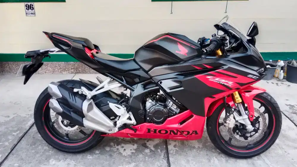 Dijual cbr 250 rr abs sp qs th 24 type tertinggi , km 3 rb.