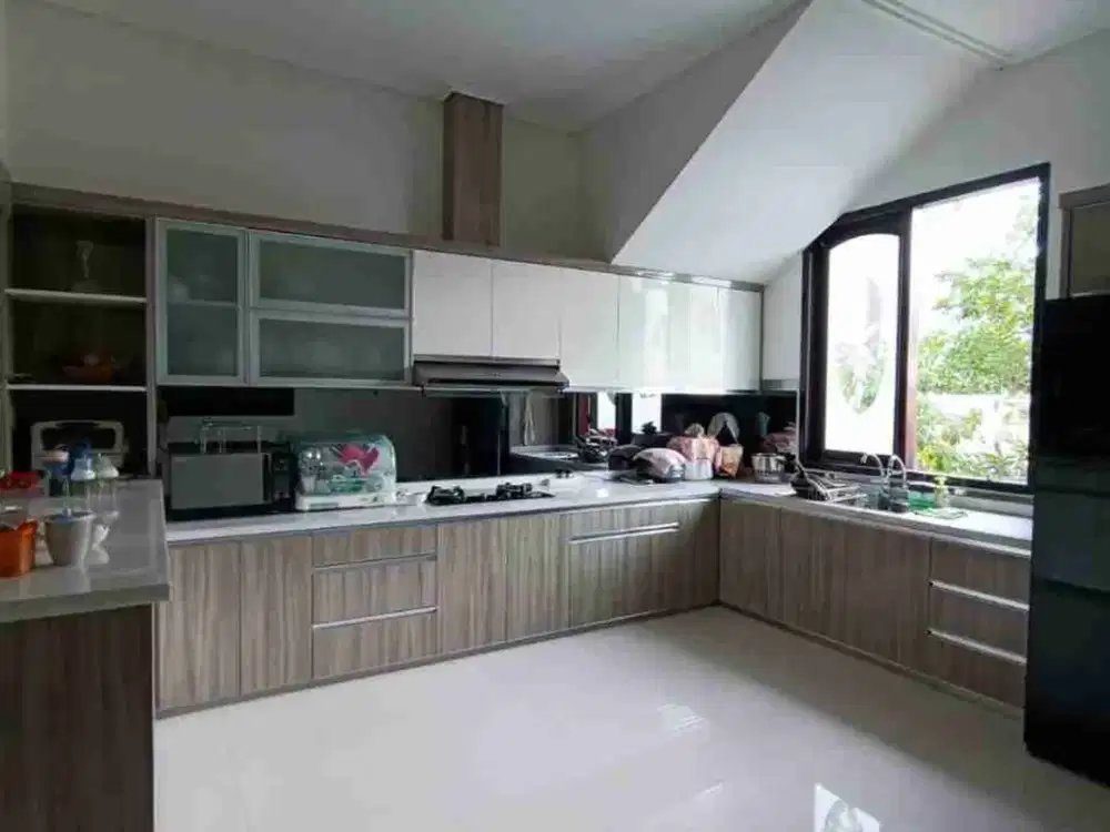 Dijual Rumah Klasik Split Level Siap Huni Villa Bukit Indah