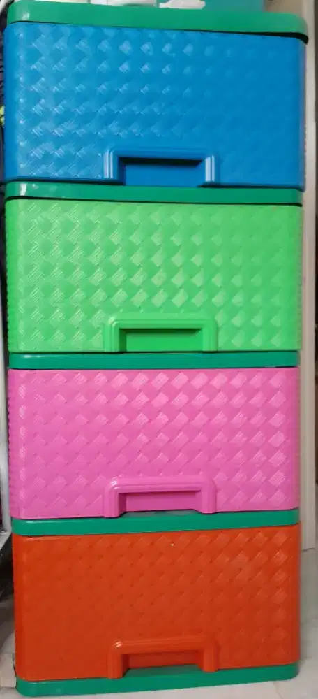 Lemari Plastik Bekas