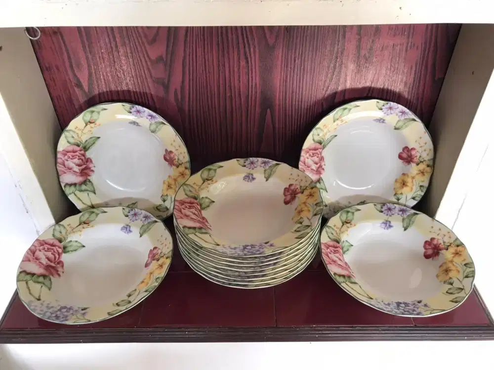Piring Makan Royal House Fine China