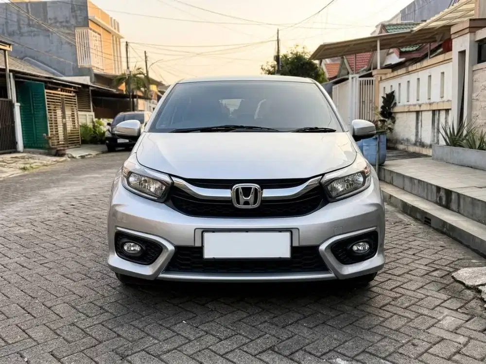 Honda Brio Tipe E CVT Automatic Tahun 2021 Warna Silver