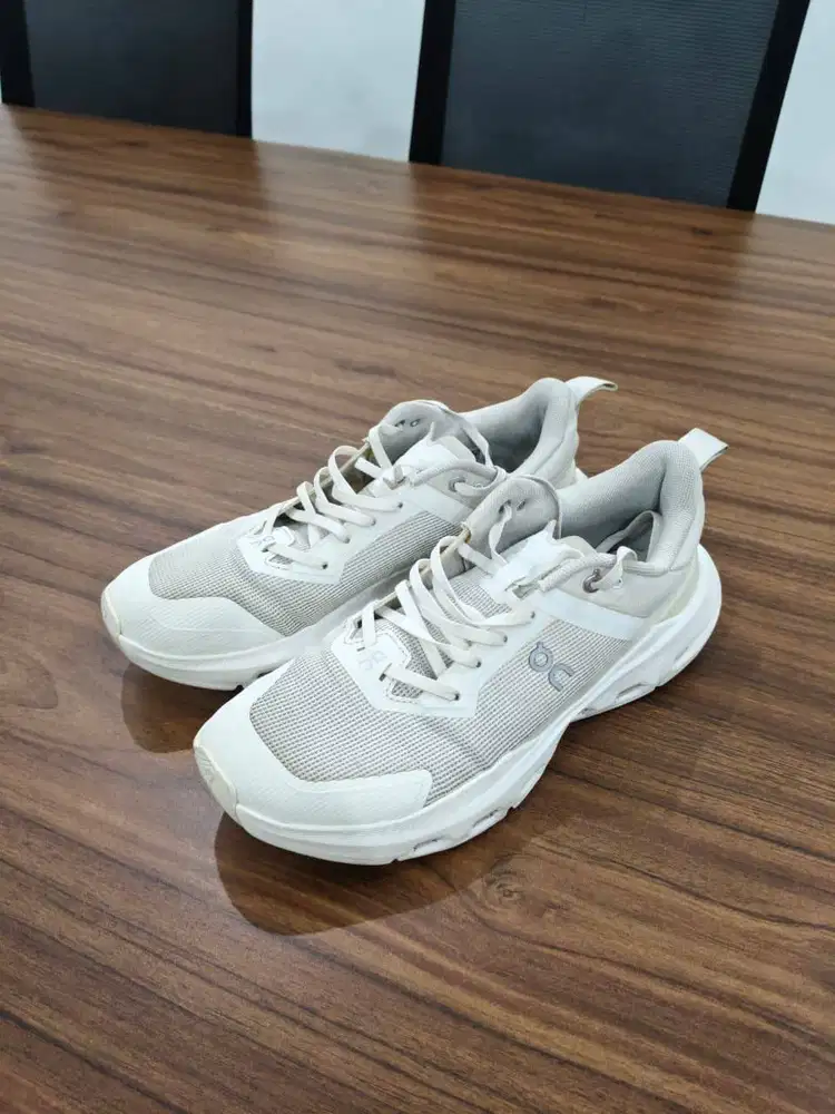 On Cloudpulse Next Putih Ukuran 42,5 SepatuBismillah monggo barangkali