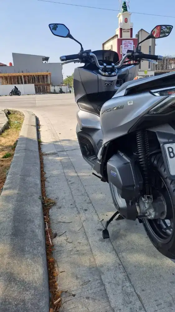 HONDA PCX 160cc 2024 mulus lus jarang pake
Warna favorit abu abu