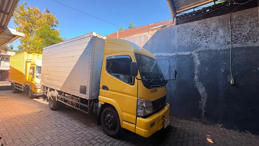 Truk box muatan