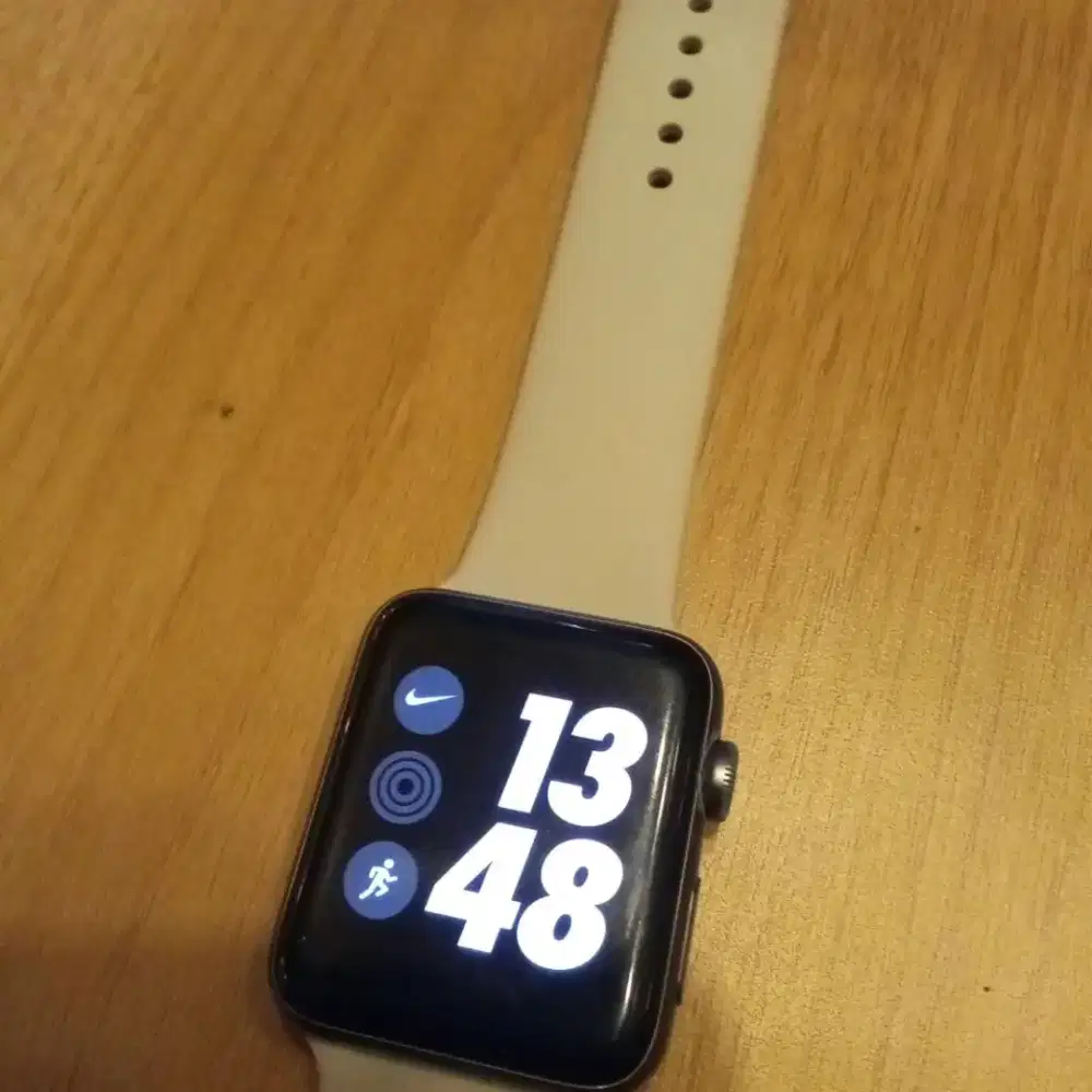 Apple watch series 3 42mm Nike ( second iBox)