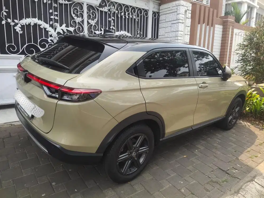HR-V 1.5 E A/T two tone new model tahun 2022