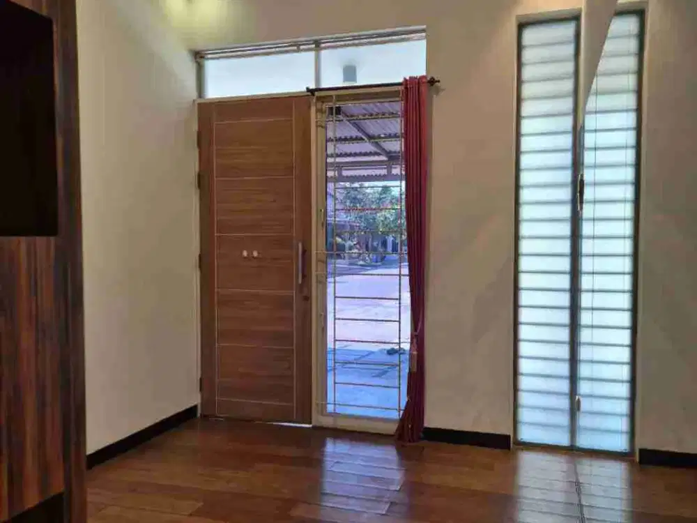 Jual Rumah Siap Huni TKI 5 Sommerville – Renovasi, 2 KT, Carport 2 Mobil