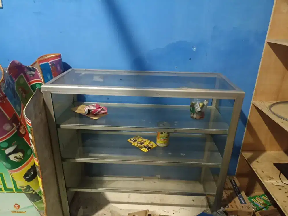 etalase warung ukuran sedang