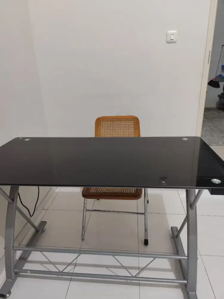 Jual Meja Kantor Kaca Selma