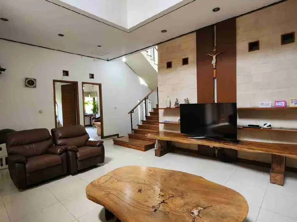 Jual Rumah Batununggal Indah Raya semi furnished dan luas