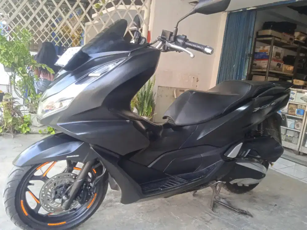 Dijual Motor PCX 160  hitam mulus ( no minus)