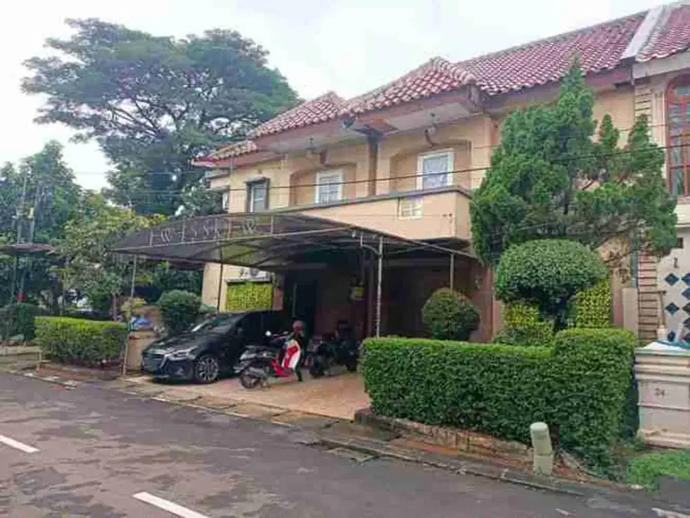 rumah 2 lantai + kolam renang pribadi Jatinegara baru