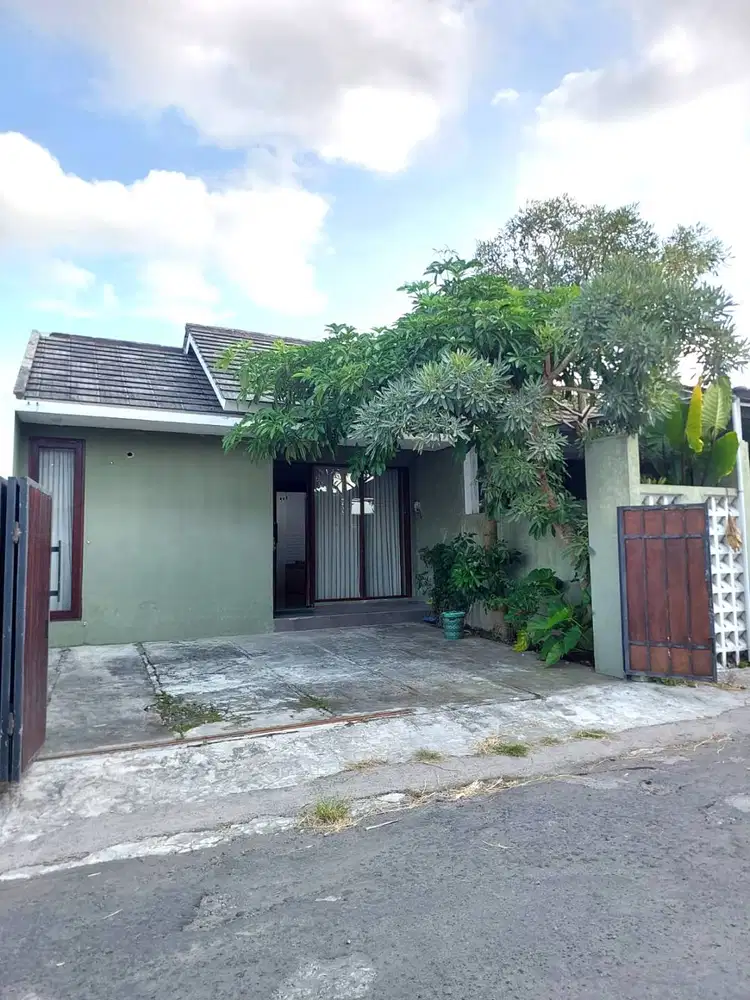 Rumah Modern Minimalis Akses Mudah di Purwomartani