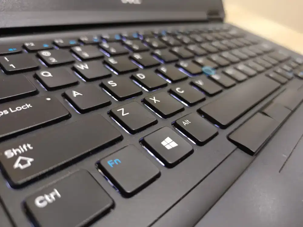 Dell latitude i5-8350U Ram 8GB,keyboard nyala,layar Ful HD
